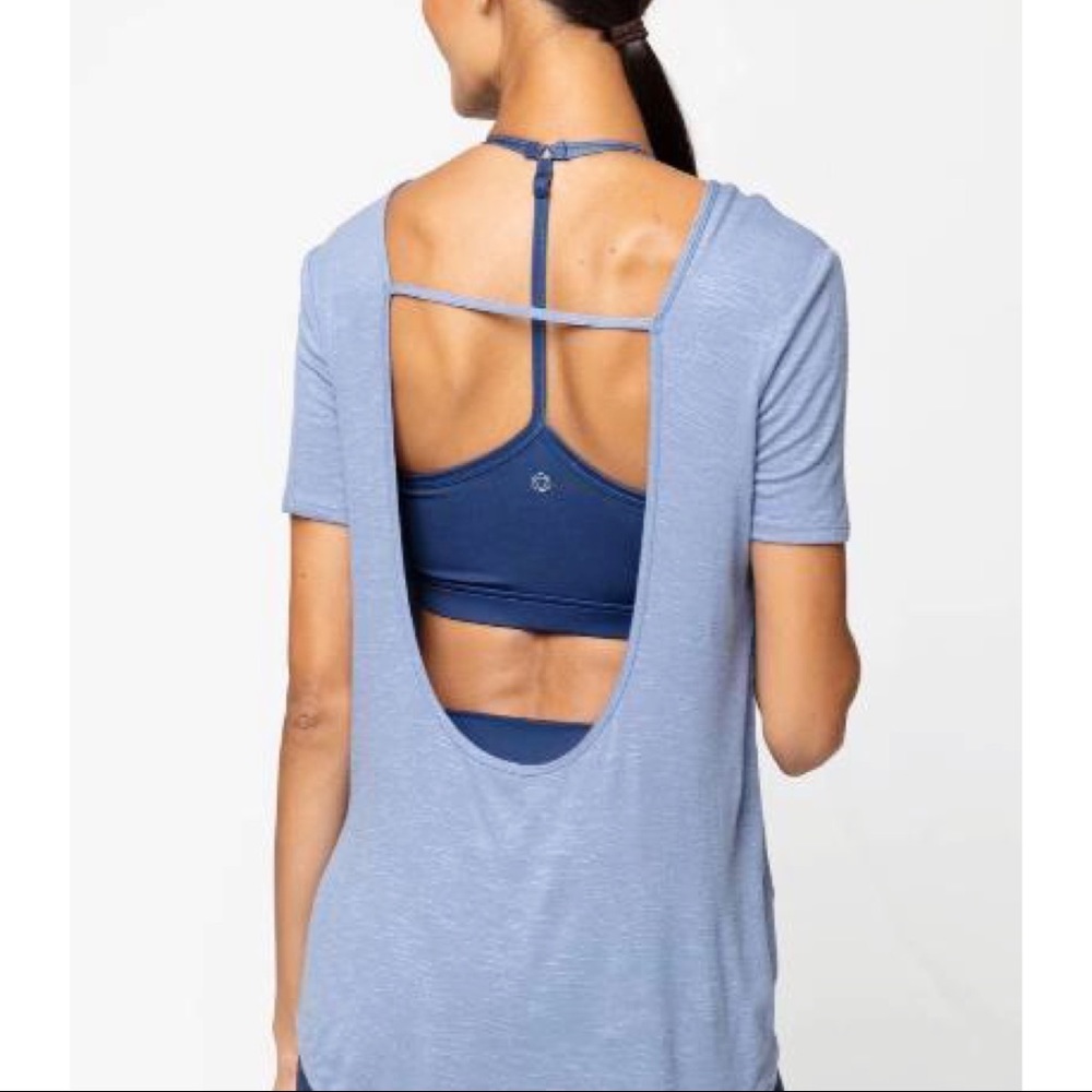 Backless Yoga/Workout Top - Picture 2 of 7